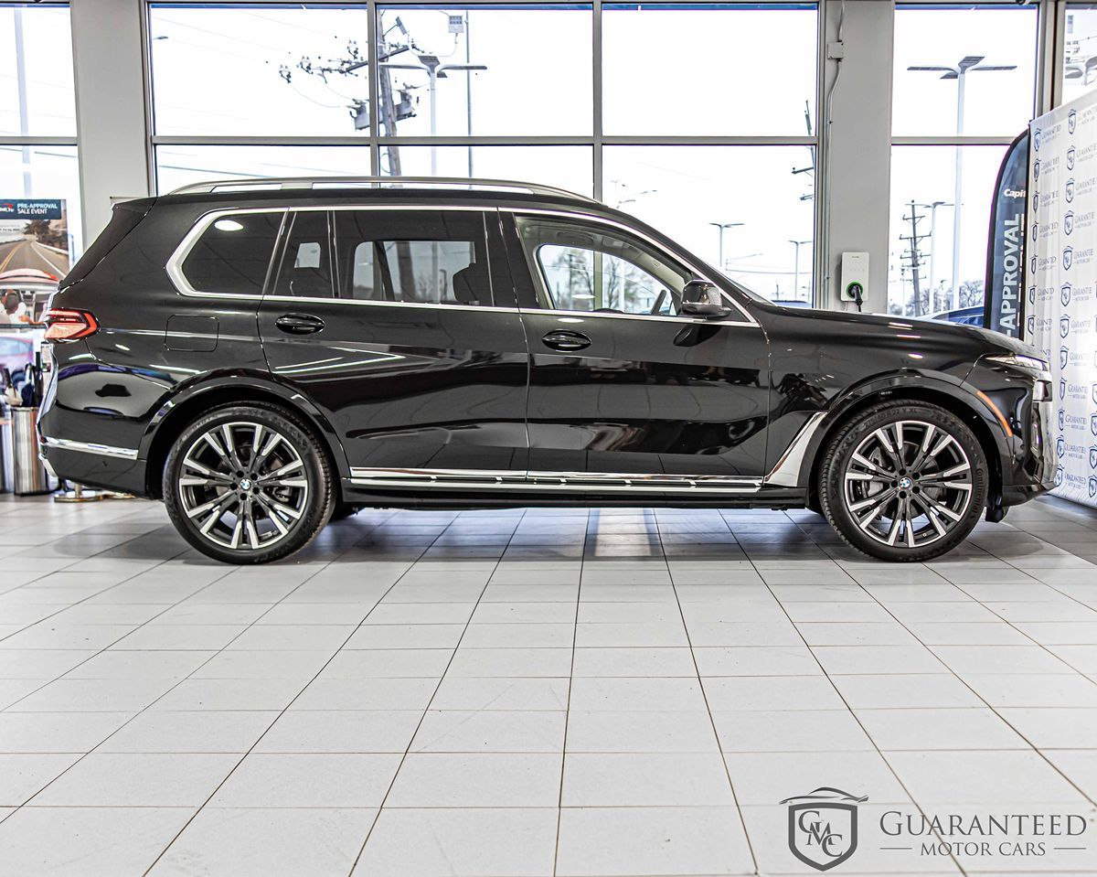2025 BMW X7 - Image 11