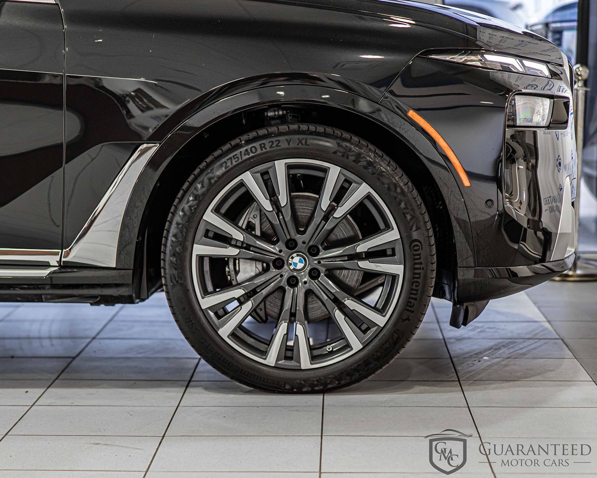 2025 BMW X7 - Image 12
