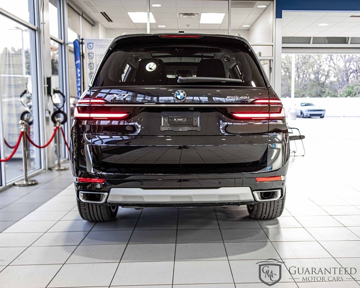 2025 BMW X7 - Image 15