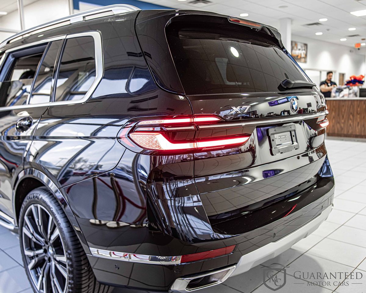 2025 BMW X7 - Image 16