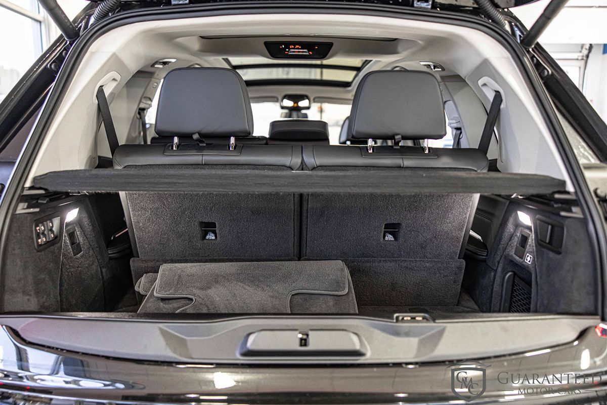 2025 BMW X7 - Image 19