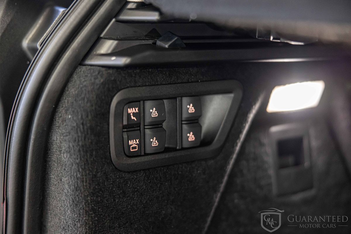 2025 BMW X7 - Image 21