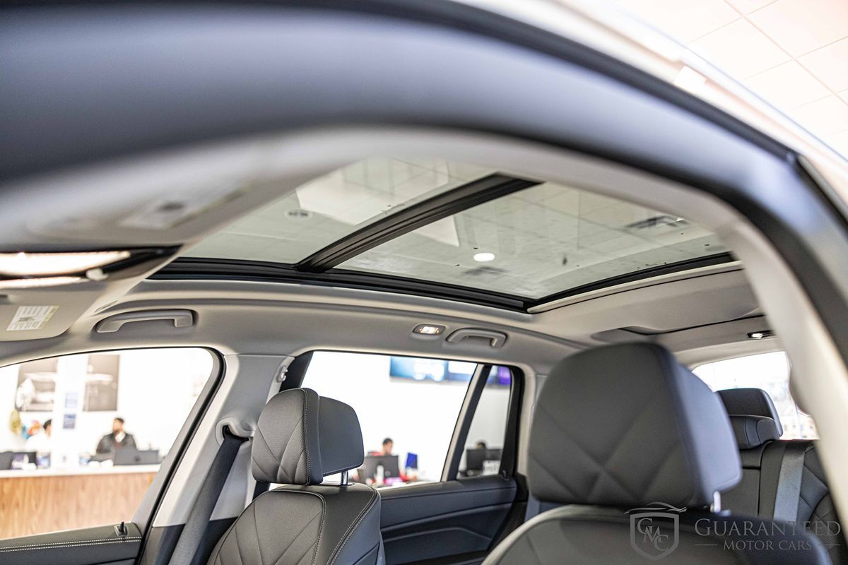 2025 BMW X7 - Image 23