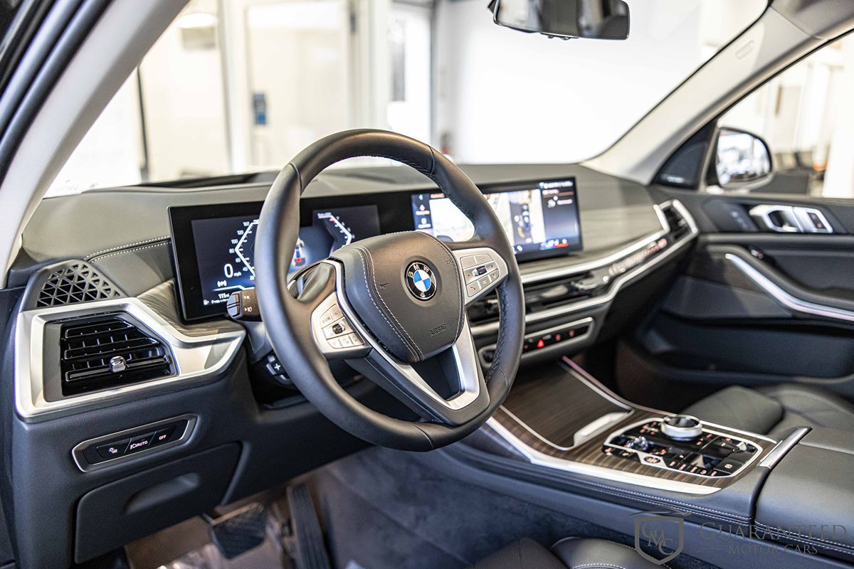 2025 BMW X7 - Image 24