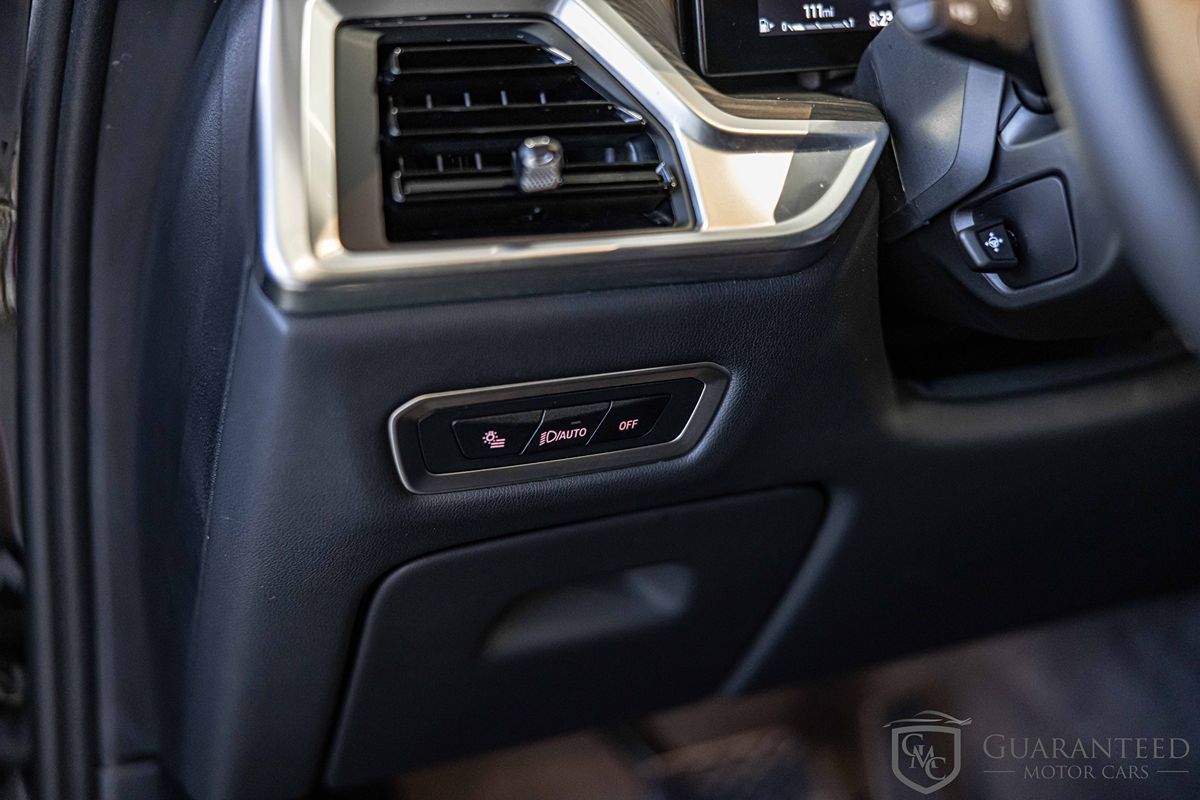 2025 BMW X7 - Image 25