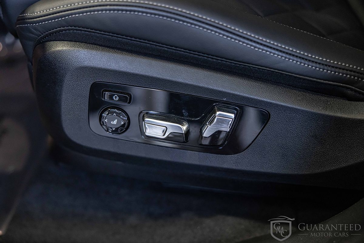 2025 BMW X7 - Image 27