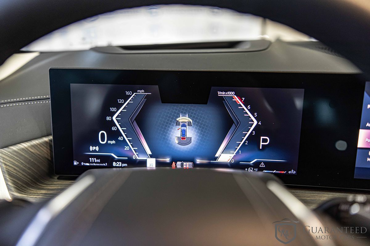 2025 BMW X7 - Image 28