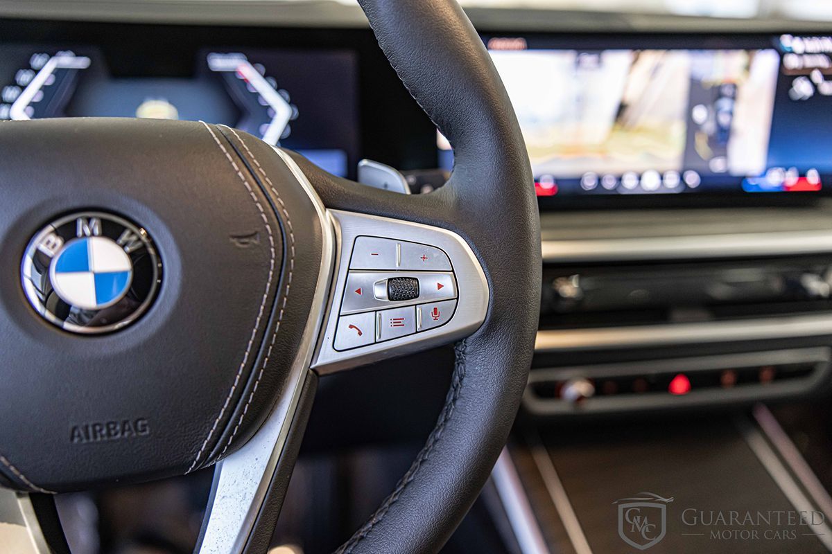 2025 BMW X7 - Image 30