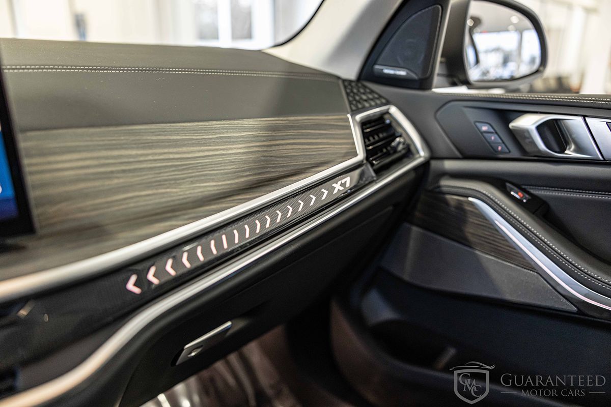 2025 BMW X7 - Image 36