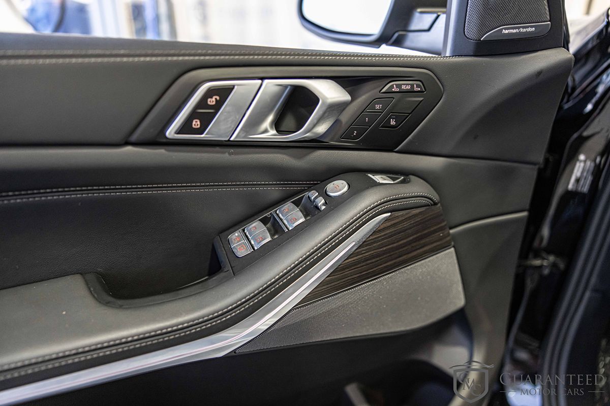 2025 BMW X7 - Image 38