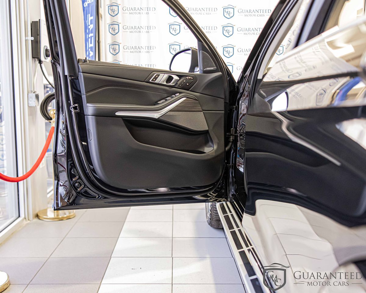 2025 BMW X7 - Image 39