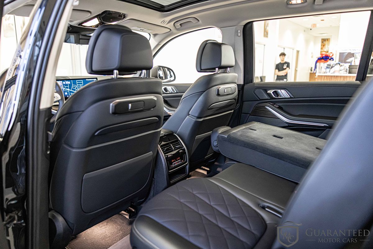 2025 BMW X7 - Image 42