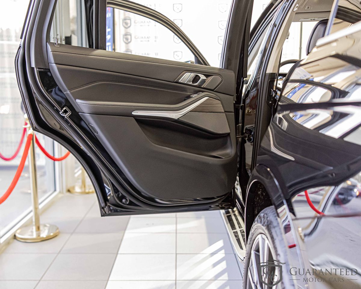 2025 BMW X7 - Image 43