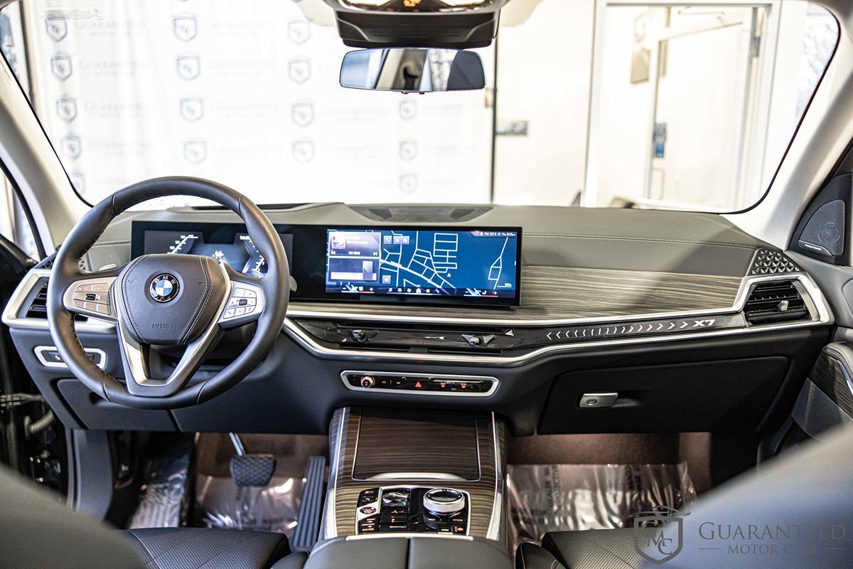 2025 BMW X7 - Image 45