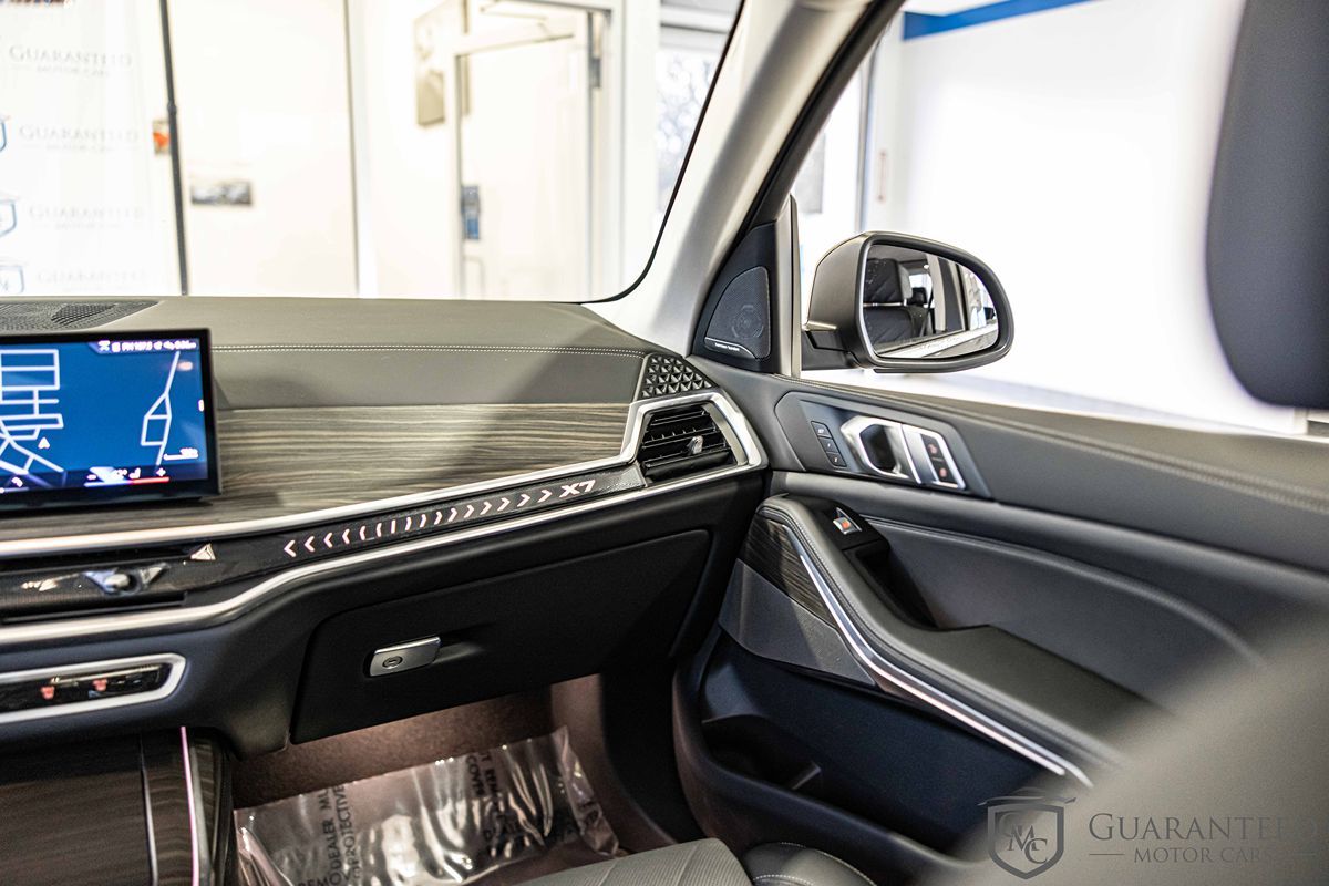 2025 BMW X7 - Image 48