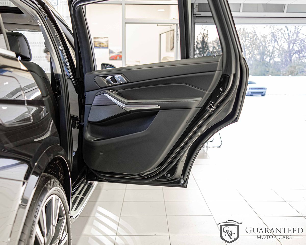 2025 BMW X7 - Image 49