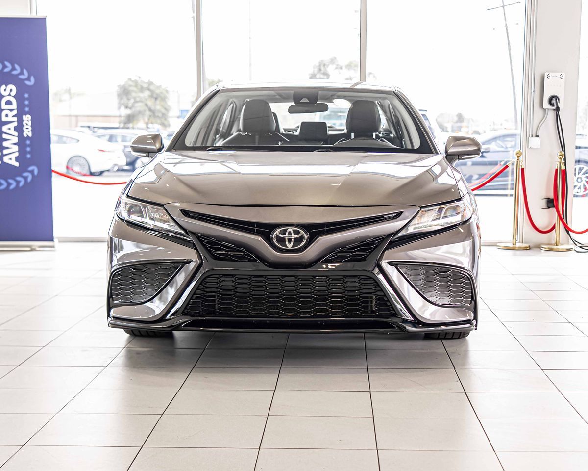 2021 Toyota Camry SE photo 2