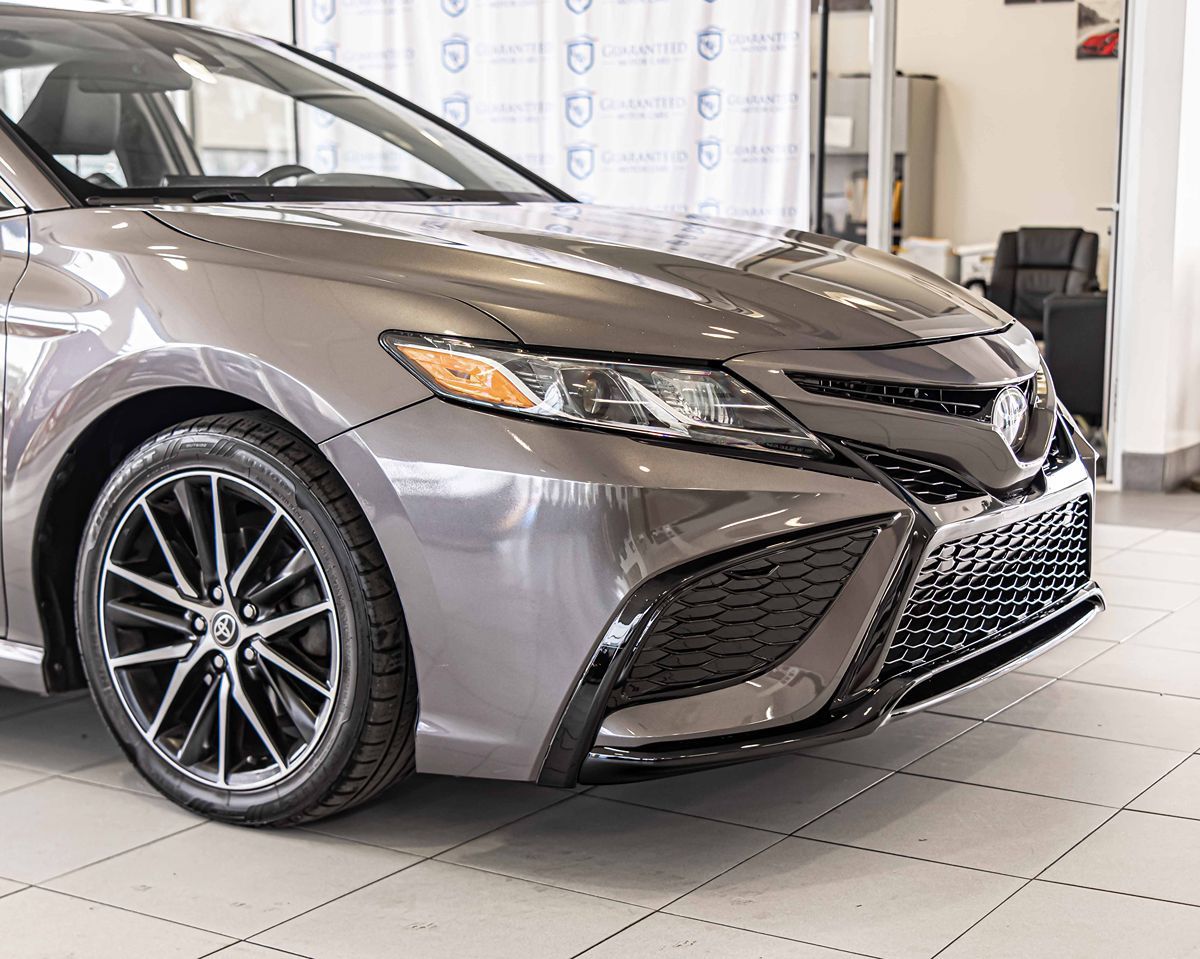 2021 Toyota Camry SE photo 3