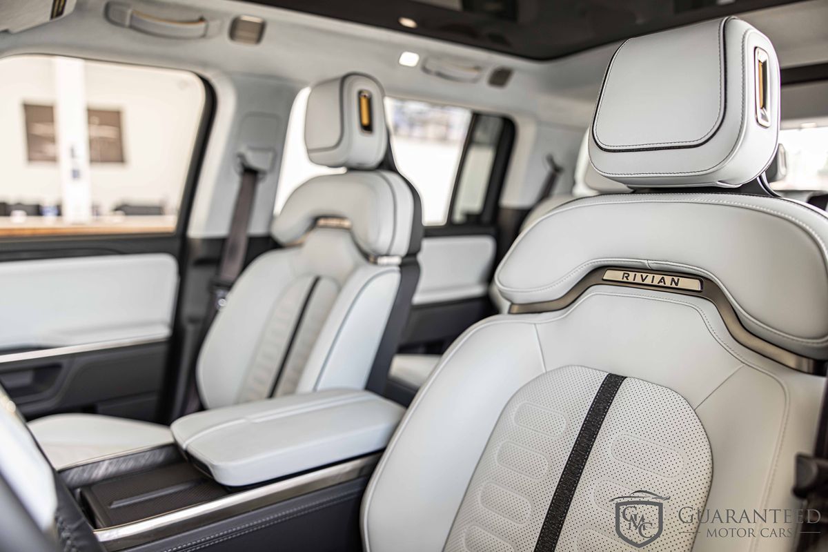 2024 Rivian R1S Adventure - Photo 19
