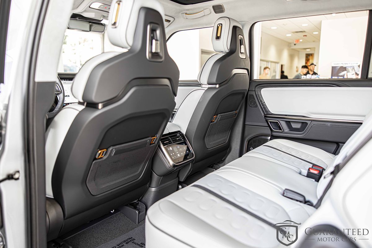 2024 Rivian R1S Adventure - Photo 33