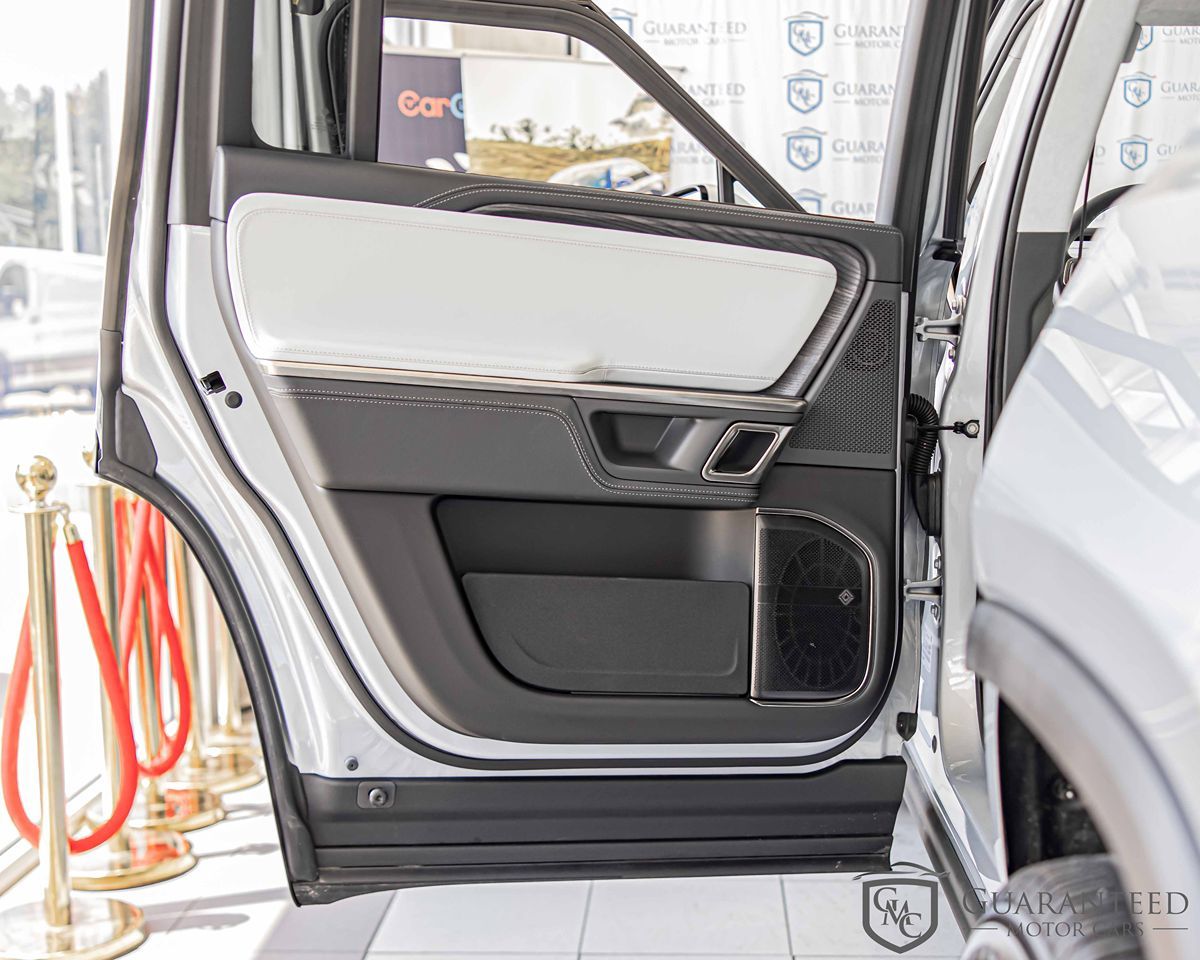 2024 RIVIAN R1S - Image 34