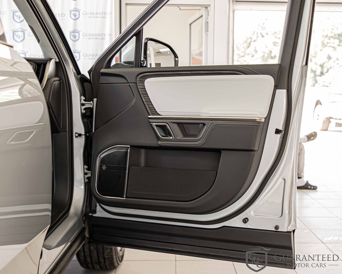 2024 RIVIAN R1S - Image 42