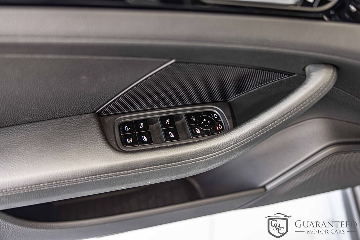 2019 Porsche Panamera 4 E-Hybrid photo 32