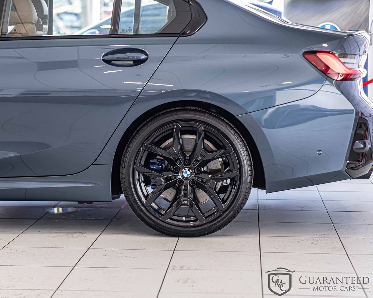 2025 BMW 3 Series 330i - Photo 9