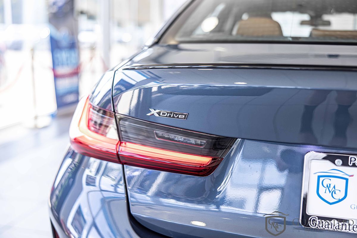 2025 BMW 3 Series 330i - Photo 17