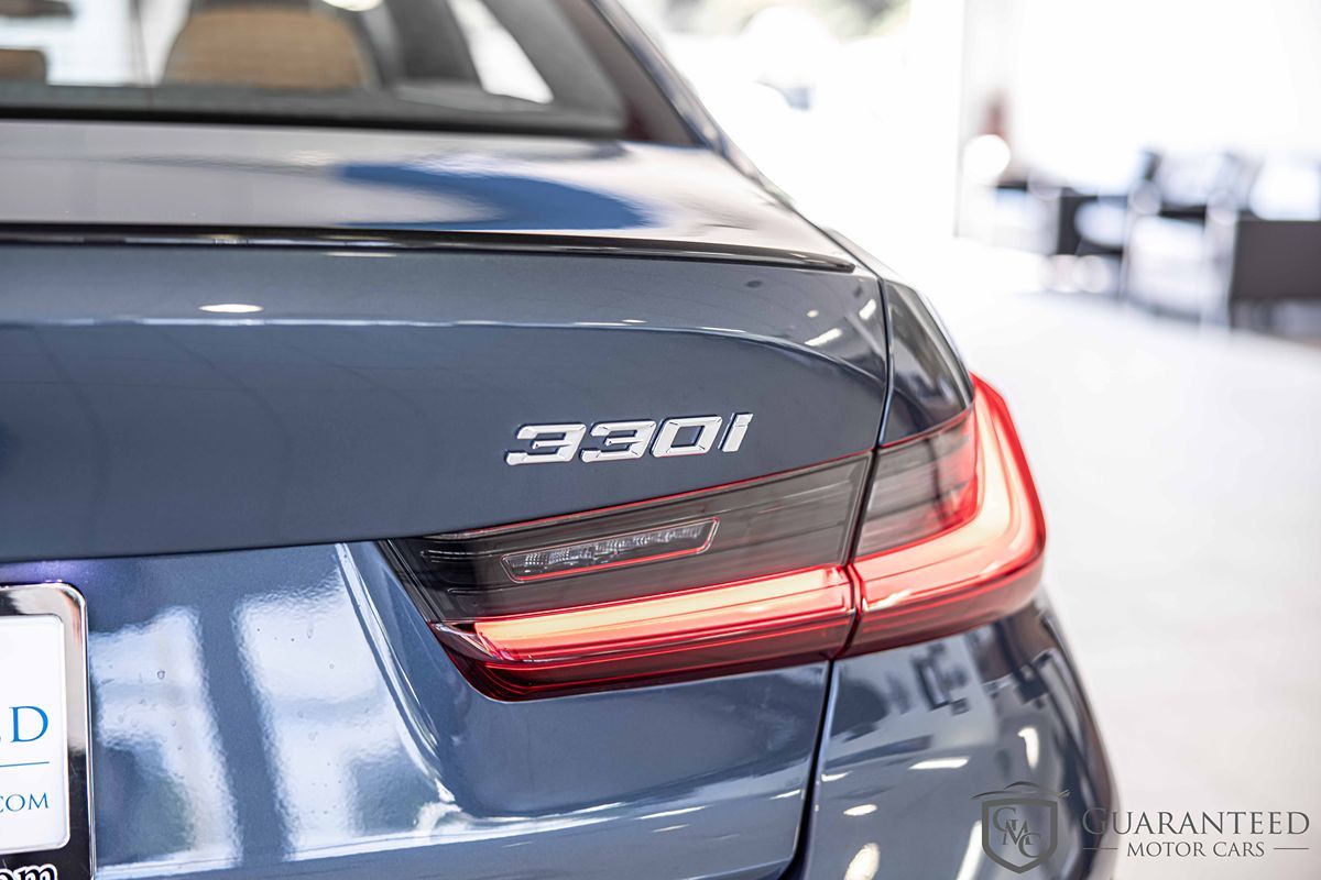2025 BMW 3 Series 330i - Photo 18