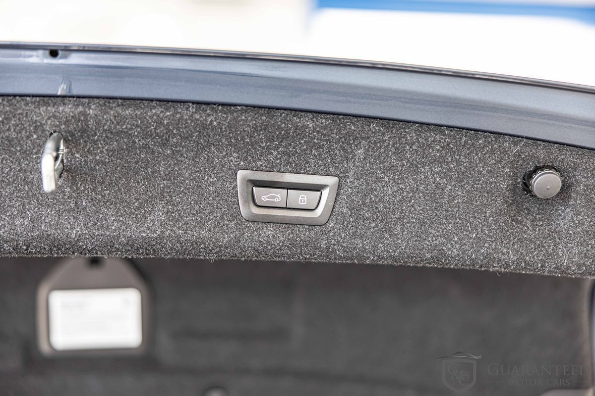 2025 BMW 3 Series 330i - Photo 20