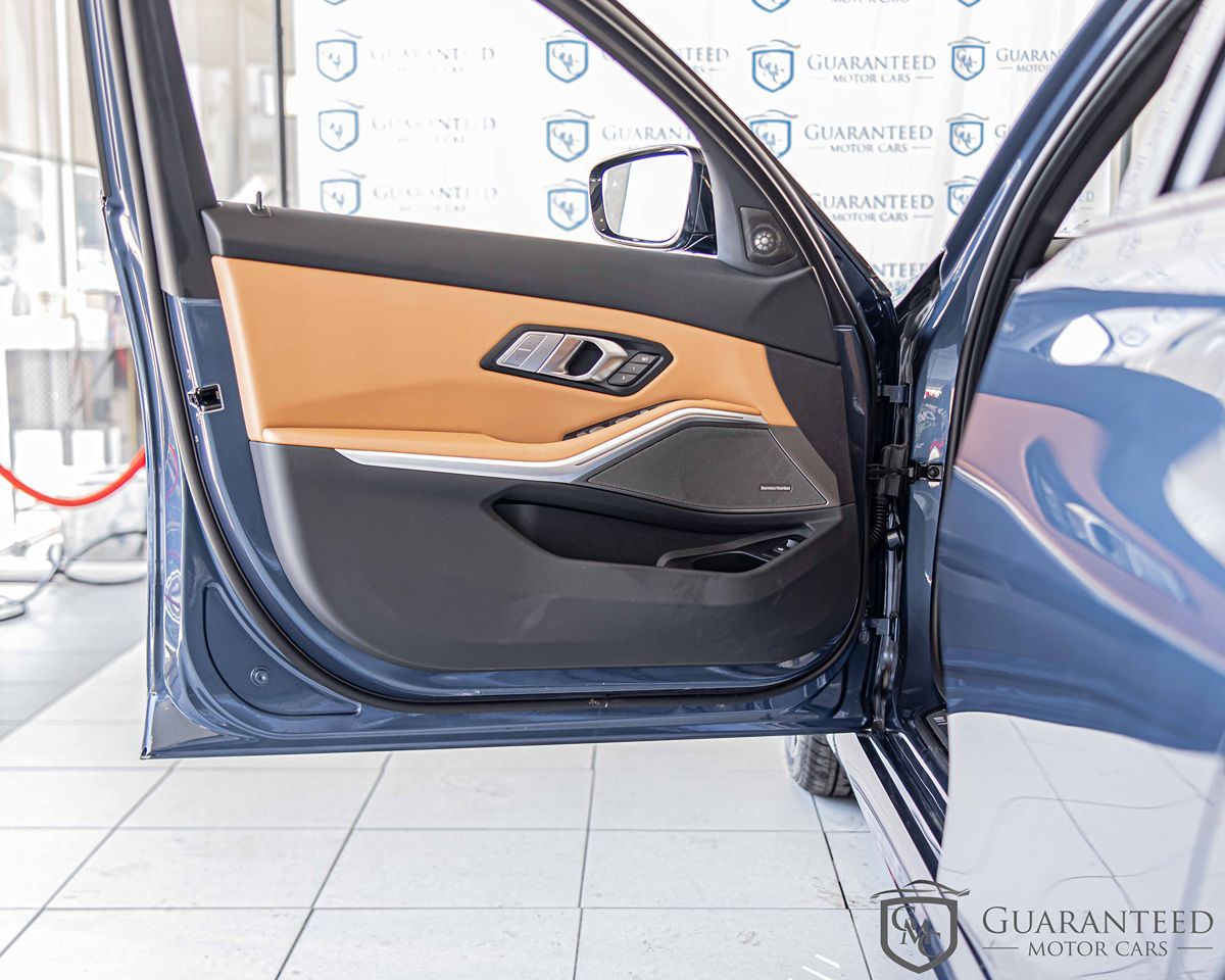 2025 BMW 3 Series 330i - Photo 32