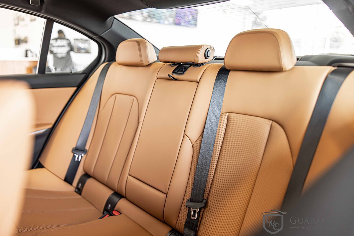 2025 BMW 3 Series 330i - Photo 33