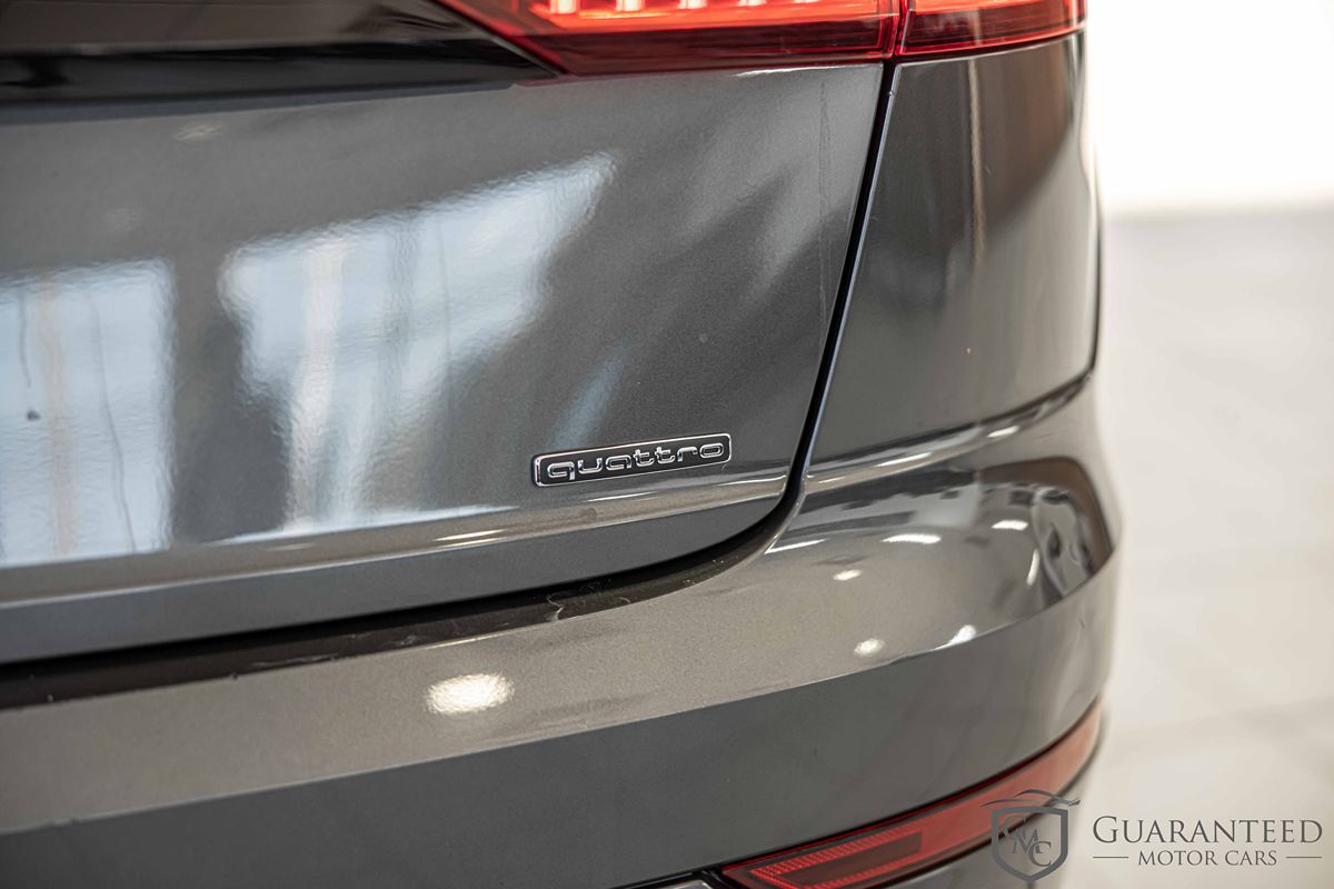 2019 AUDI Q8 - Image 17