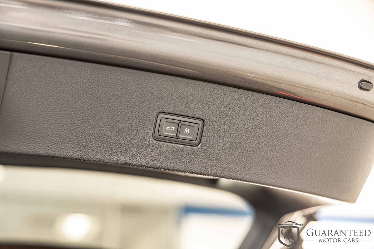 2019 AUDI Q8 - Image 19