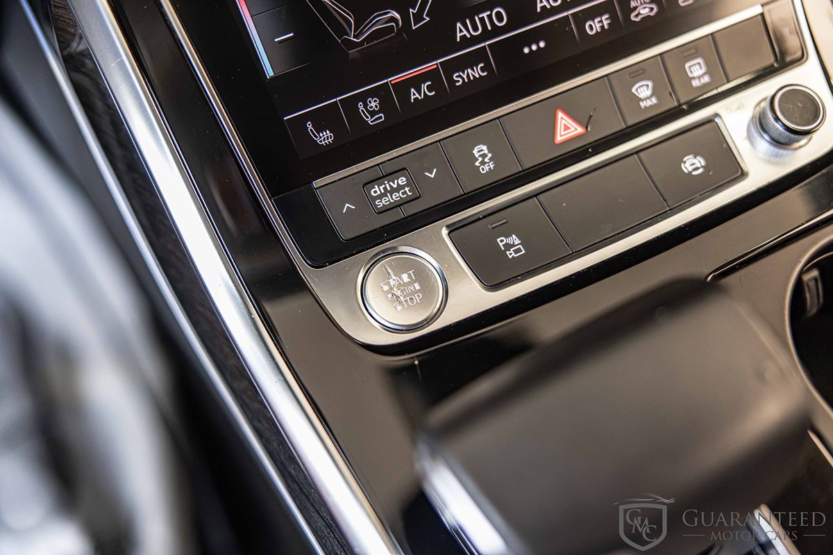 2019 AUDI Q8 - Image 31