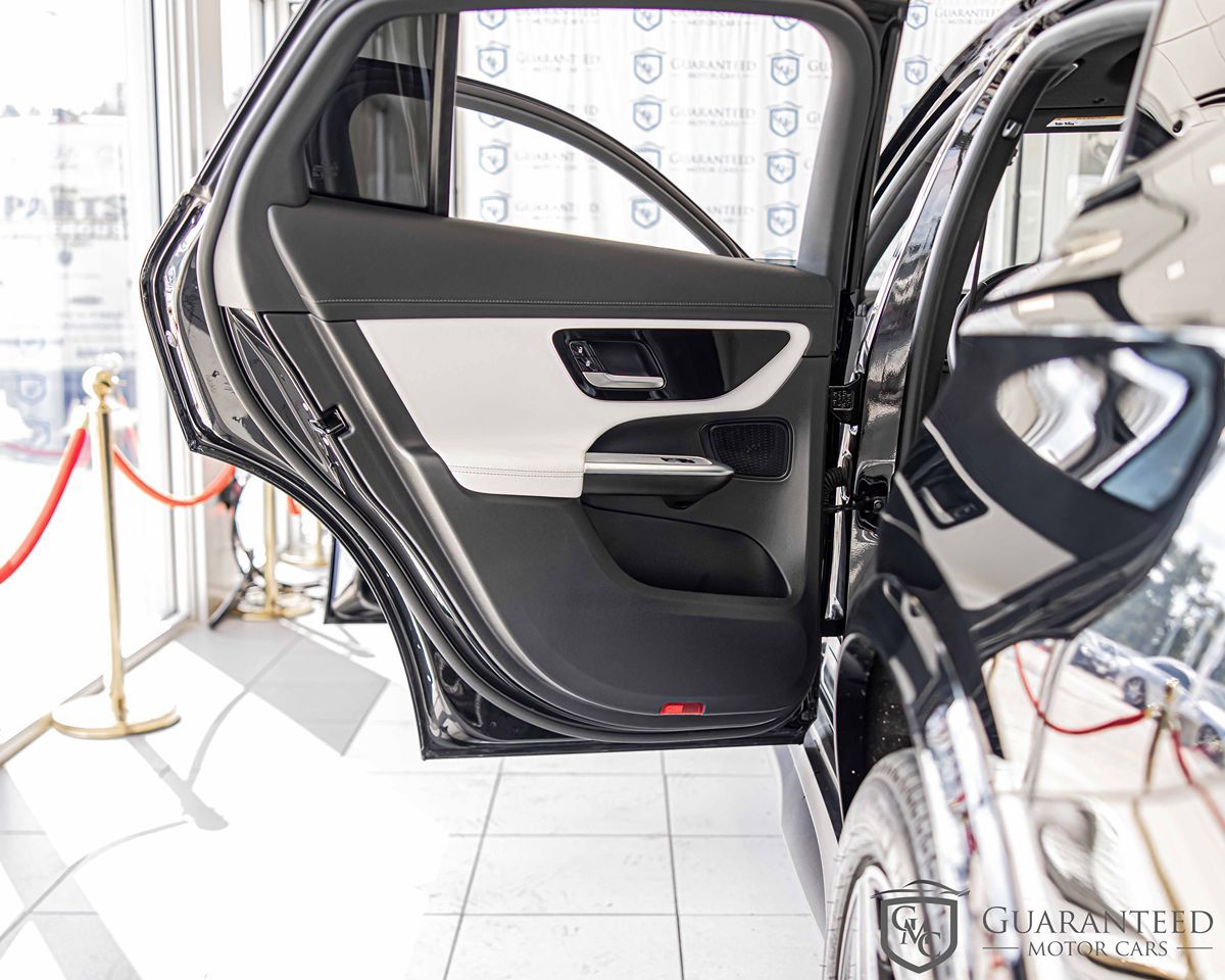 2024 Mercedes Benz GLC 300 AMG photo 29
