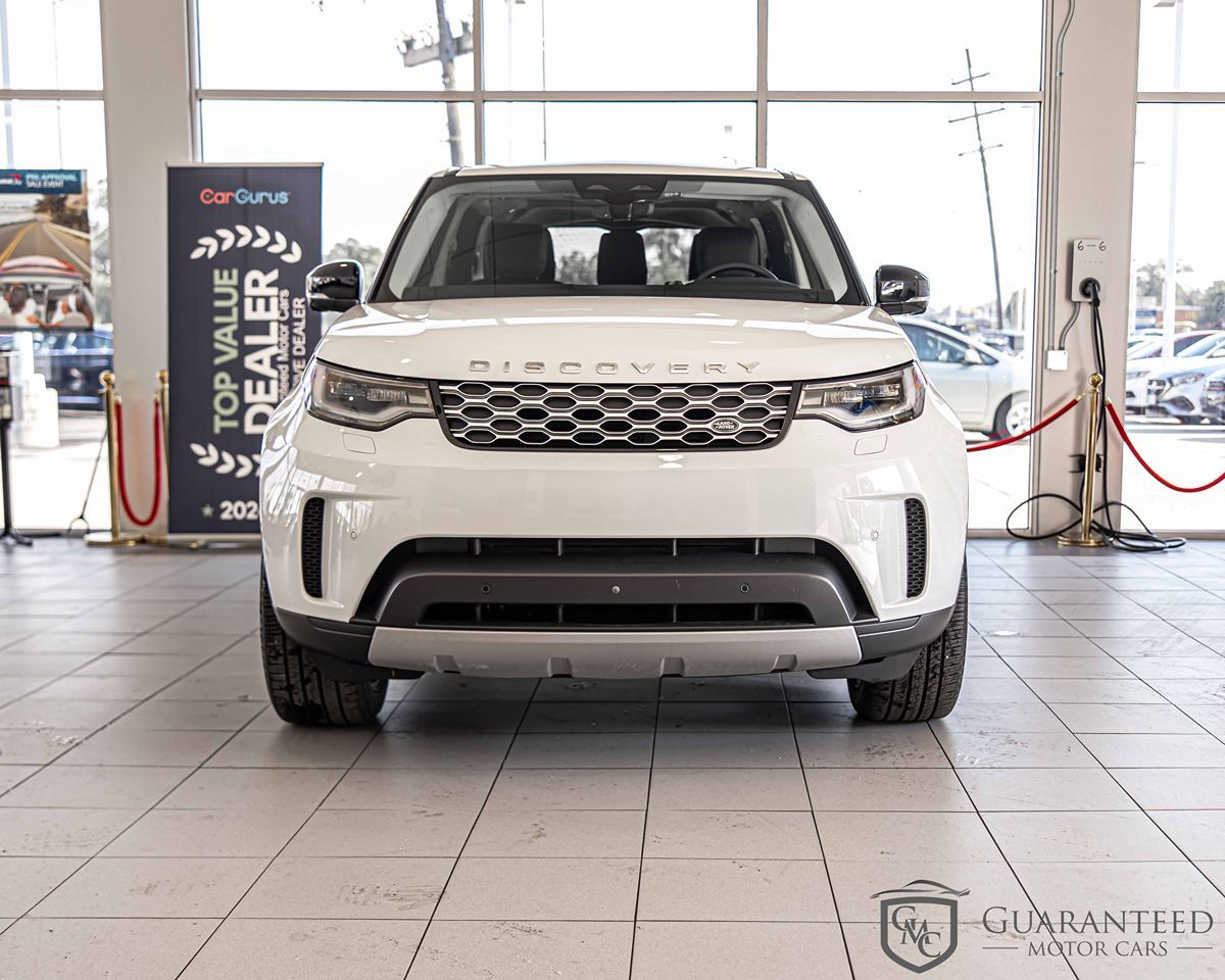 2024 Land Rover Discovery S photo 3