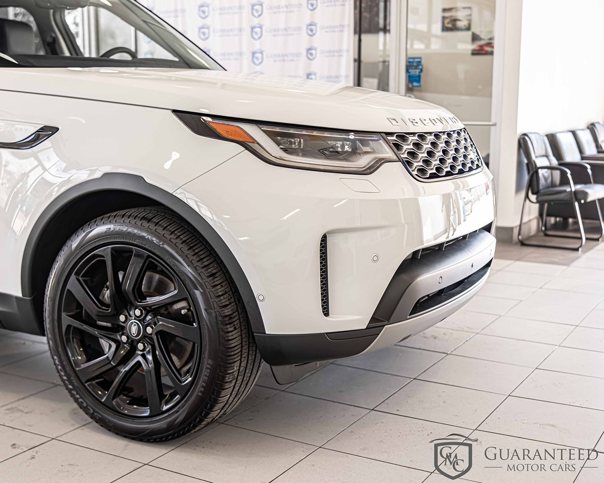 2024 Land Rover Discovery S photo 4
