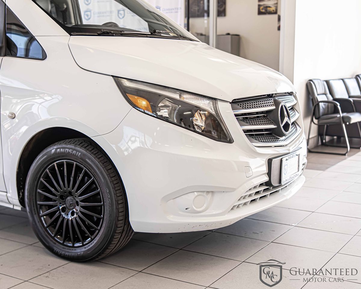 2019 Mercedes Benz Metris Passenger Van photo 3