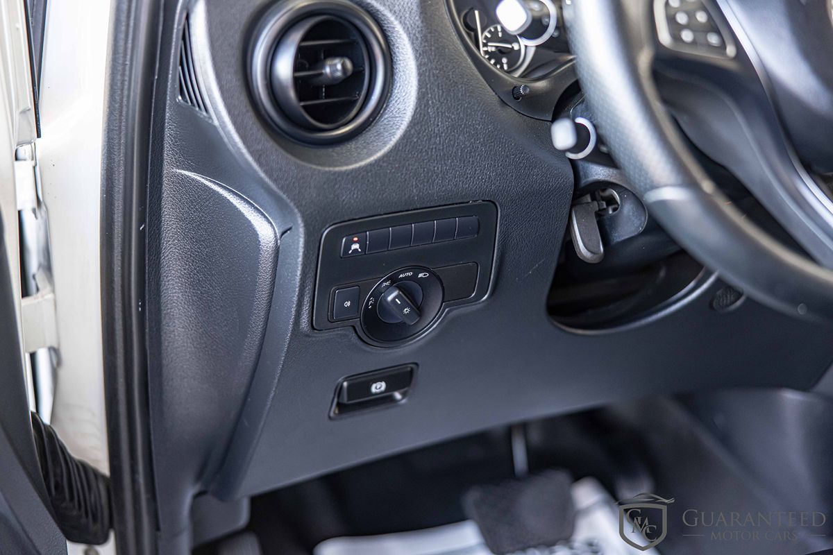 2019 Mercedes Benz Metris Passenger Van photo 17