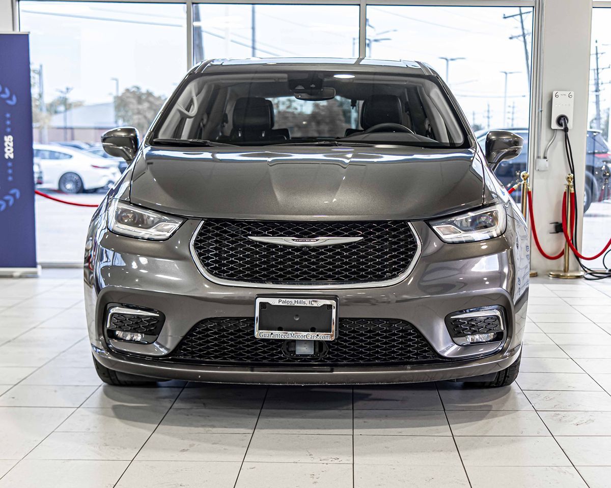 2022 Chrysler Pacifica Hybrid Touring L photo 2