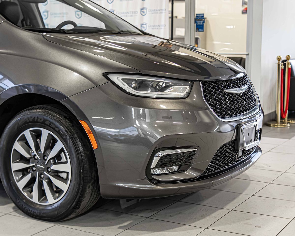 2022 Chrysler Pacifica Hybrid Touring L photo 3