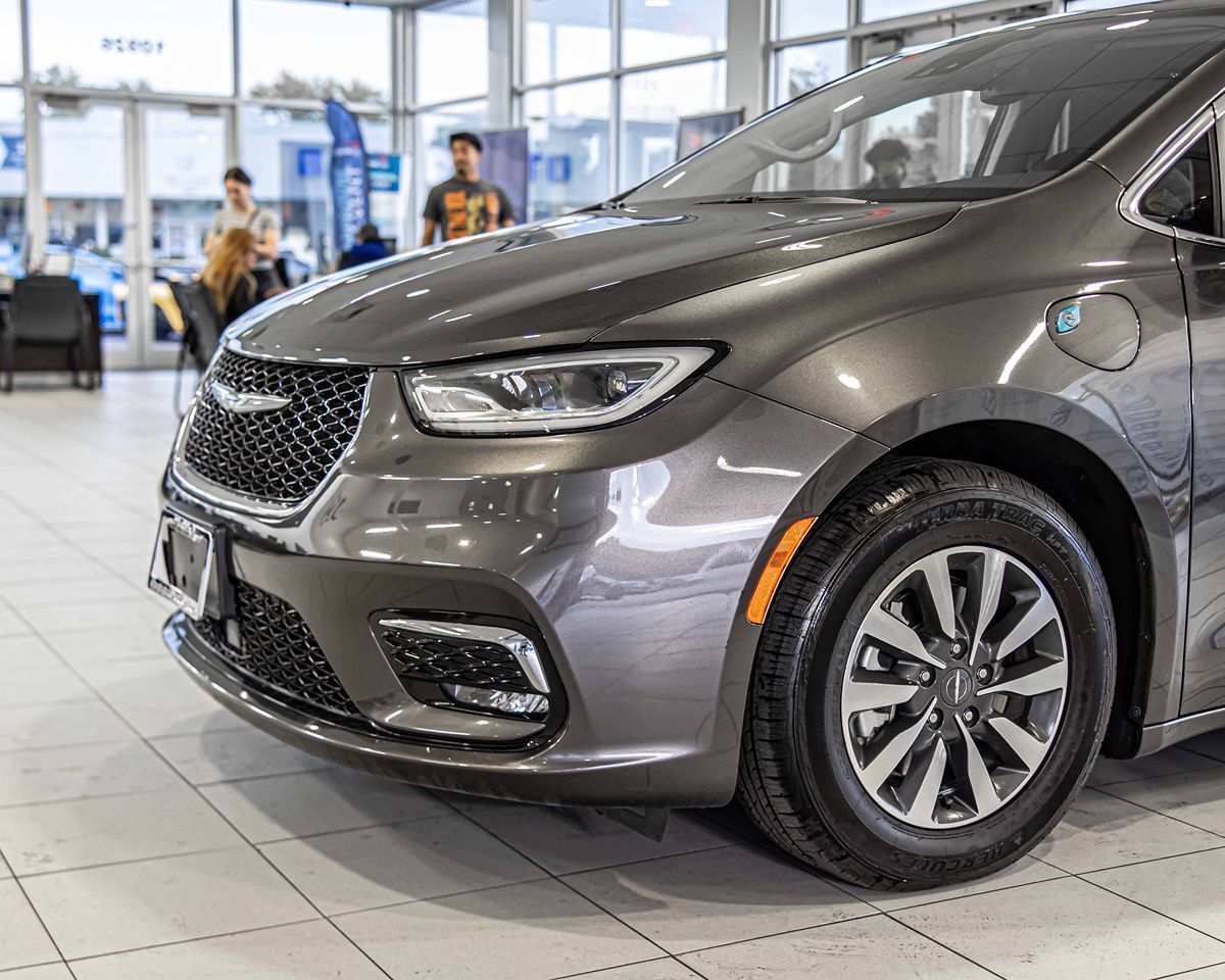 2022 Chrysler Pacifica Hybrid Touring L photo 4