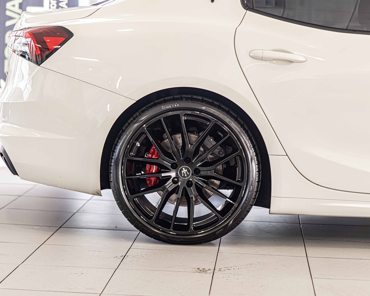 2022 Maserati Ghibli Modena Q4 photo 12