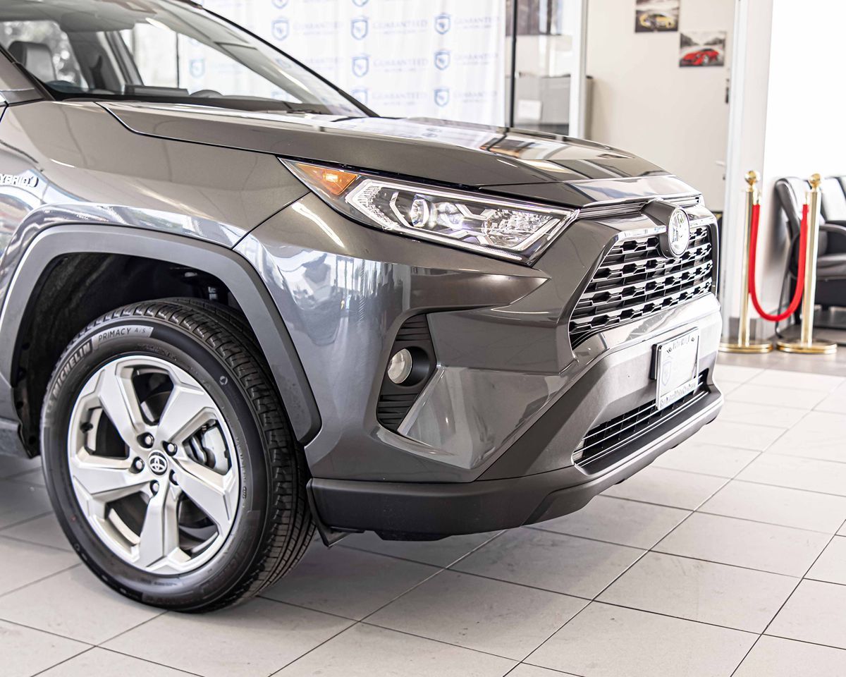 2021 Toyota RAV4 Hybrid XLE Premium photo 3