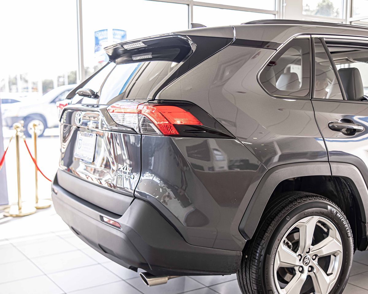 2021 Toyota RAV4 Hybrid XLE Premium photo 12