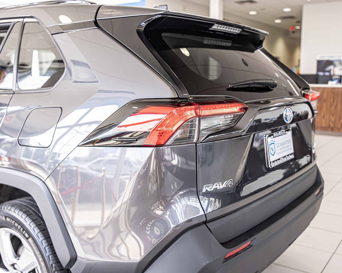 2021 Toyota RAV4 Hybrid XLE Premium photo 14