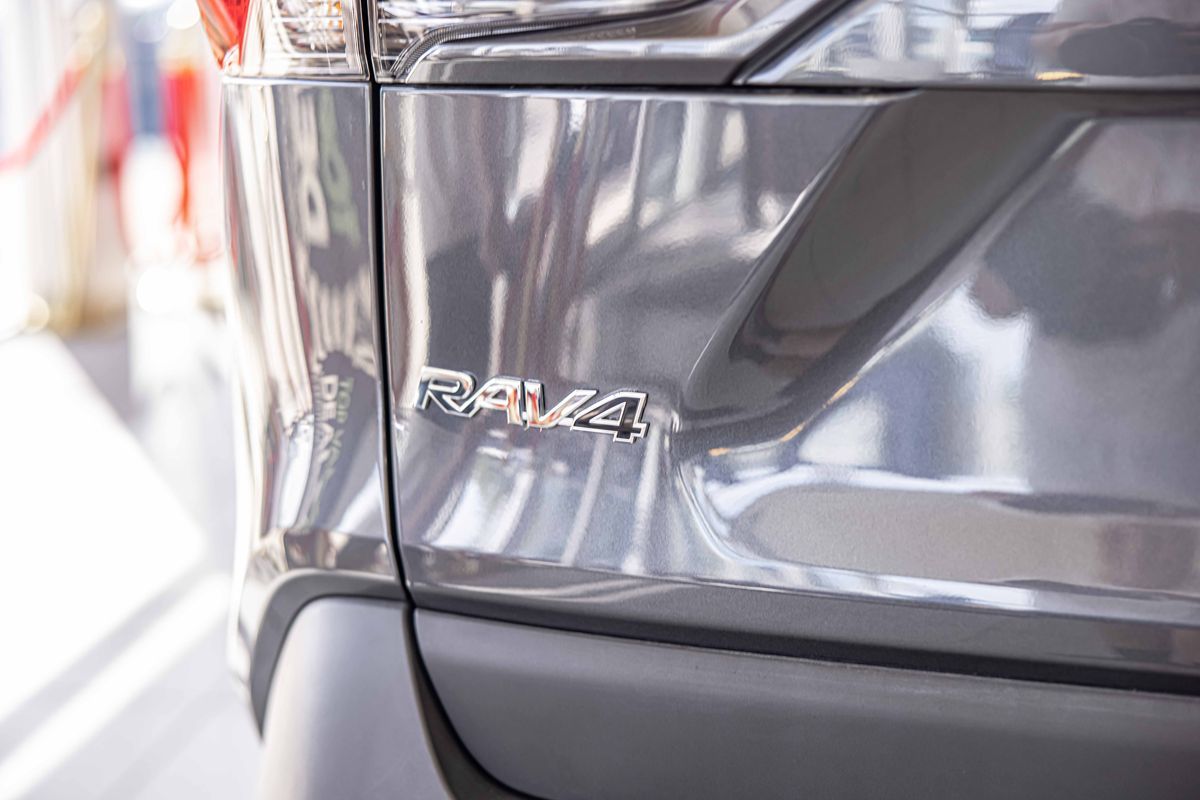 2021 Toyota RAV4 Hybrid XLE Premium photo 15