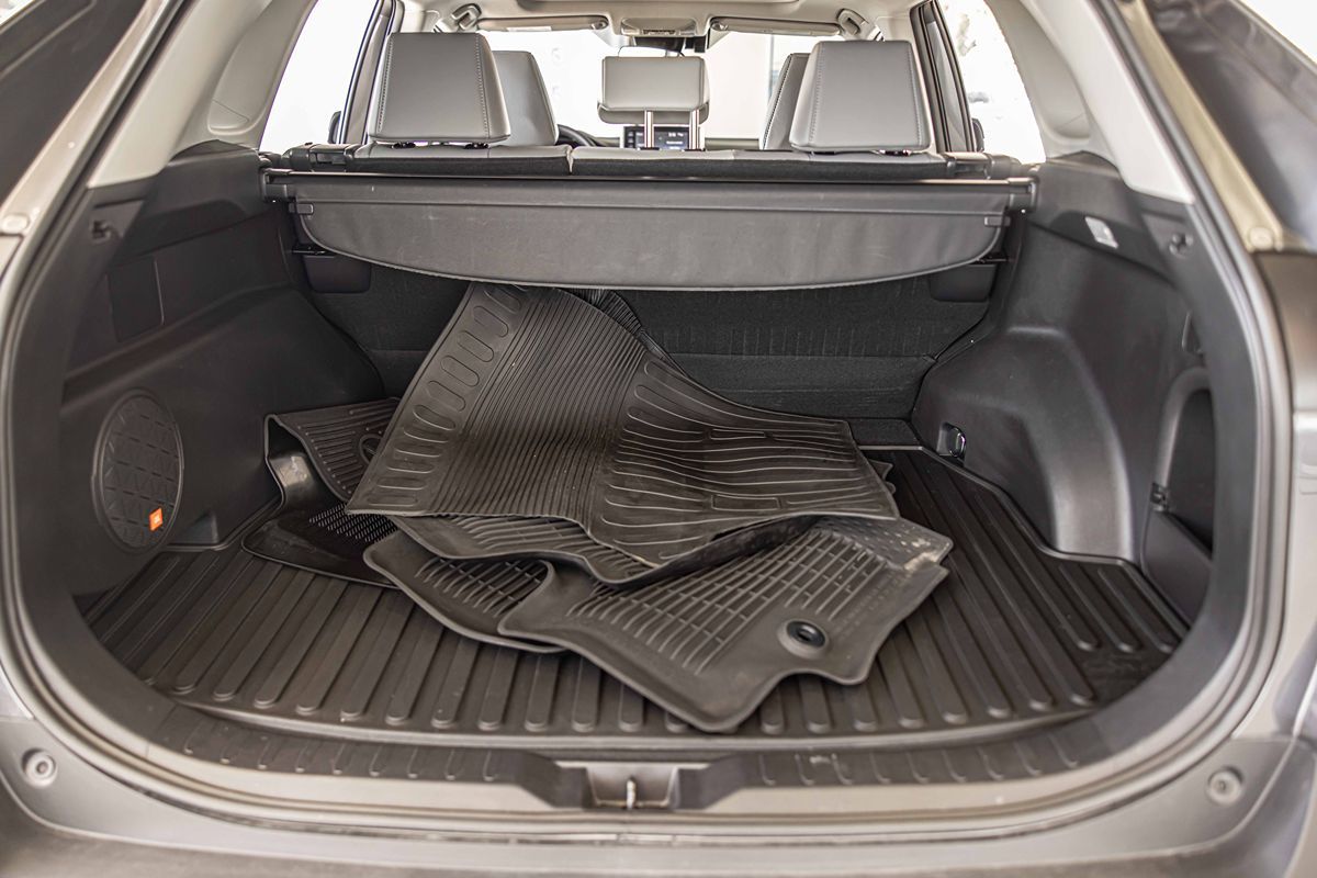 2021 Toyota RAV4 Hybrid XLE Premium photo 17